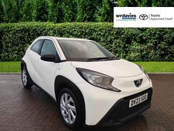 Pure white Used 2023 Toyota Aygo X PURE SUV | £12,495 (Good price)