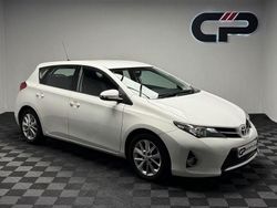White Used 2014 Toyota Auris Hatchback | £5,640 (Fair price)