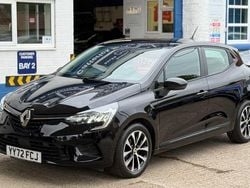 Diamond black metallic Used 2022 Renault Clio V Iconic Hatchback | £12,995 (Fair price)