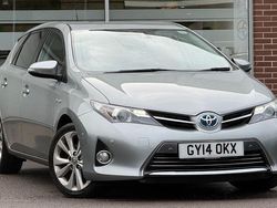 Used 2014 Toyota Auris Hybrid Hatchback | £7,460 (Fair price)