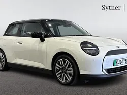 White Used 2024 Mini Cooper Hatch Hatchback | £22,000 (Fair price)