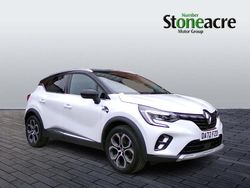 White/black Used 2022 Renault Captur Techno SUV | £14,995 (Fair price)