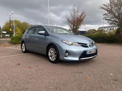 Blue Used 2013 Toyota Auris Hatchback | £4,415 (Fair price)