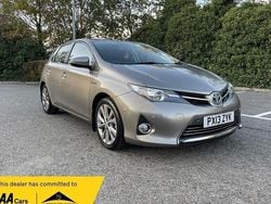 Used 2013 Toyota Auris Hybrid | £8,680 (Fair price)