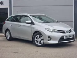 Silver Used 2015 Toyota Auris Hybrid Estate | £10,495 (Fair price)