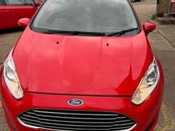 Red Used 2015 Ford Fiesta Zetec Hatchback | £2,995 (Super price)