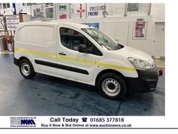 White Used 2016 Citroën Berlingo XTR MPV | £3,370 (Super price)