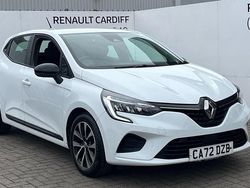 Solid glacier white Used 2022 Renault Clio V Evolution Hatchback | £12,211 (Good price)