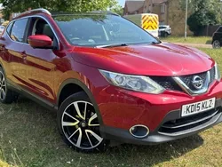 Red Used 2015 Nissan Qashqai Tekna SUV | £5,200 (Fair price)