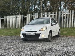 White Used 2011 Renault Clio II Dynamique Hatchback | £2,000 (Fair price)