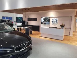 White Used 2017 Volvo V40 R-Design Estate | £9,346 (Fair price)