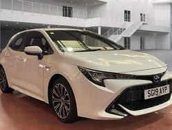 White Used 2019 Toyota Corolla Design Hatchback | £14,650 (Fair price)