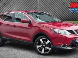 Red Used 2017 Nissan Qashqai N-Connecta SUV | £11,299 (Good price)