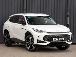 White Used 2025 MG HS SE SUV | £21,998