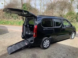 Black New 2024 Vauxhall Combo Design Edition MPV | £19,995 (Fair price)