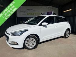 White Used 2016 Hyundai i20 Hatchback | £5,170 (A bit pricey)