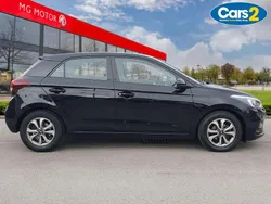 Black Used 2020 Hyundai i20 SE Hatchback | £11,000 (Fair price)