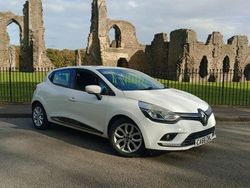 White Used 2017 Renault Clio IV Dynamique Hatchback | £4,499 (Fair price)
