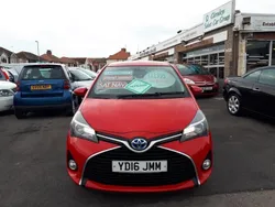 Red Used 2016 Toyota Yaris Hybrid Hatchback | £10,195 (Expensive)