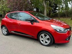 Red Used 2014 Renault Clio IV Dynamique Hatchback | £4,790 (Good price)