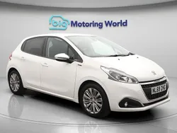 White Used 2019 Peugeot 208 Signature Sky Hatchback | £8,900 (Fair price)