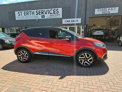 Red Used 2015 Renault Captur Signature SUV | £8,250 (A bit pricey)