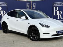 White Used 2022 Tesla Model Y Long Range AWD SUV | £22,699 (Fair price)