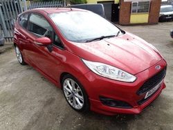 Red Used 2016 Ford Fiesta Zetec Hatchback | £4,495 (Fair price)