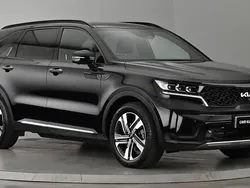 Black Used 2023 Kia Sorento SUV | £39,750 (Fair price)