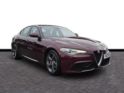 Red Used 2017 Alfa Romeo Giulia Saloon Edizione Speciale Sedan | £13,900 (Fair price)