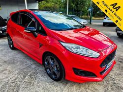 Red Used 2016 Ford Fiesta Zetec Hatchback | £4,290 (Good price)