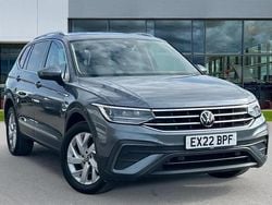 Platinum grey metallic Used 2022 VW Tiguan Allspace Life SUV | £19,753 (Good price)