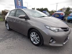 Bronze Used 2014 Toyota Auris Hatchback | £5,995 (Fair price)