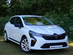 White Used 2024 Renault Clio V Evolution Hatchback | £16,698 (Fair price)