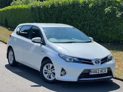 White Used 2013 Toyota Auris Hybrid Hatchback | £6,900 (Fair price)