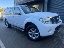 White Used 2014 Nissan Navara Acenta Pickup | £9,450 (Fair price)