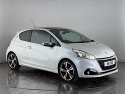 White Used 2016 Peugeot 208 Prestige Hatchback | £8,150 (Fair price)