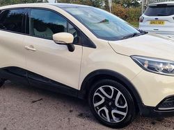 Cream Used 2014 Renault Captur Dynamique SUV | £4,795 (Fair price)