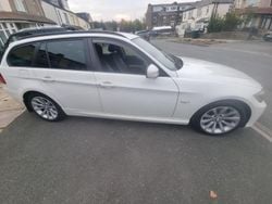 White Used 2010 BMW 320 Estate | £1,999 (Super price)