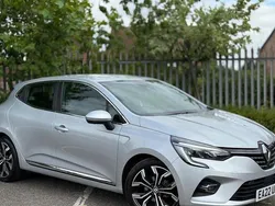 Metallic mercury Used 2021 Renault Clio V SE Hatchback | £13,435 (Fair price)