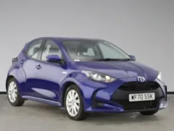 Metallic blue Used 2020 Toyota Yaris Hatchback | £13,290 (Fair price)