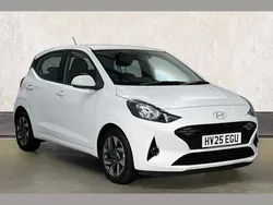 White Used 2025 Hyundai i10 Advanced Hatchback | £15,990 (Fair price)