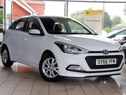White Used 2016 Hyundai i20 SE Hatchback | £8,850 (Fair price)
