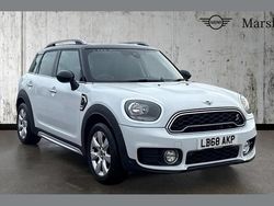 Light white Used 2019 Mini Cooper S Countryman Comfort SUV | £13,316 (Good price)