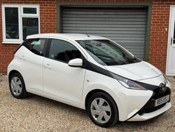 White Used 2015 Toyota Aygo X-play Hatchback | £6,399 (Fair price)