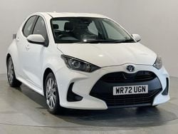 White Used 2022 Toyota Yaris Hybrid Hatchback | £15,499 (Good price)