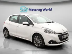 White Used 2018 Peugeot 208 Signature Sky Hatchback | £7,200 (Fair price)