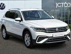 White Used 2023 VW Tiguan Allspace Life SUV | £26,017 (Fair price)