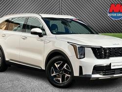 White Used 2025 Kia Sorento SUV | £39,999 (Fair price)