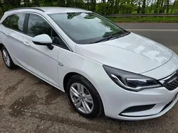 White Used 2016 Vauxhall Astra Design Edition Estate | £4,995 (Fair price)